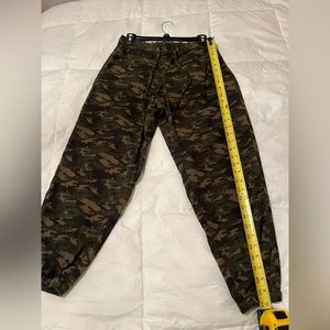 Levi’s camo joggers